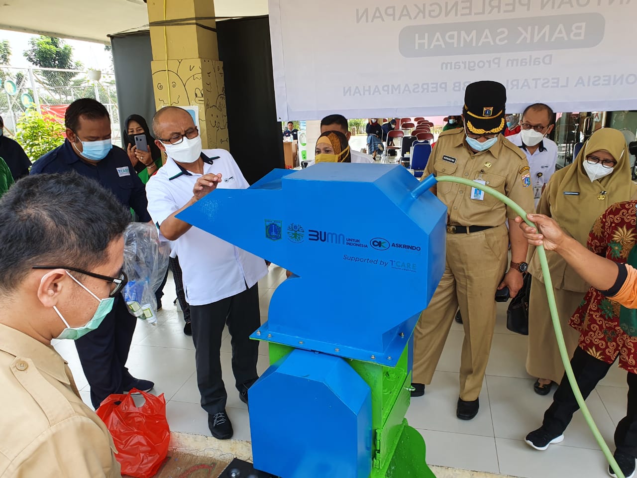 Askrindo Syariah Menyalurkan Bantuan Paket Bank Sampah