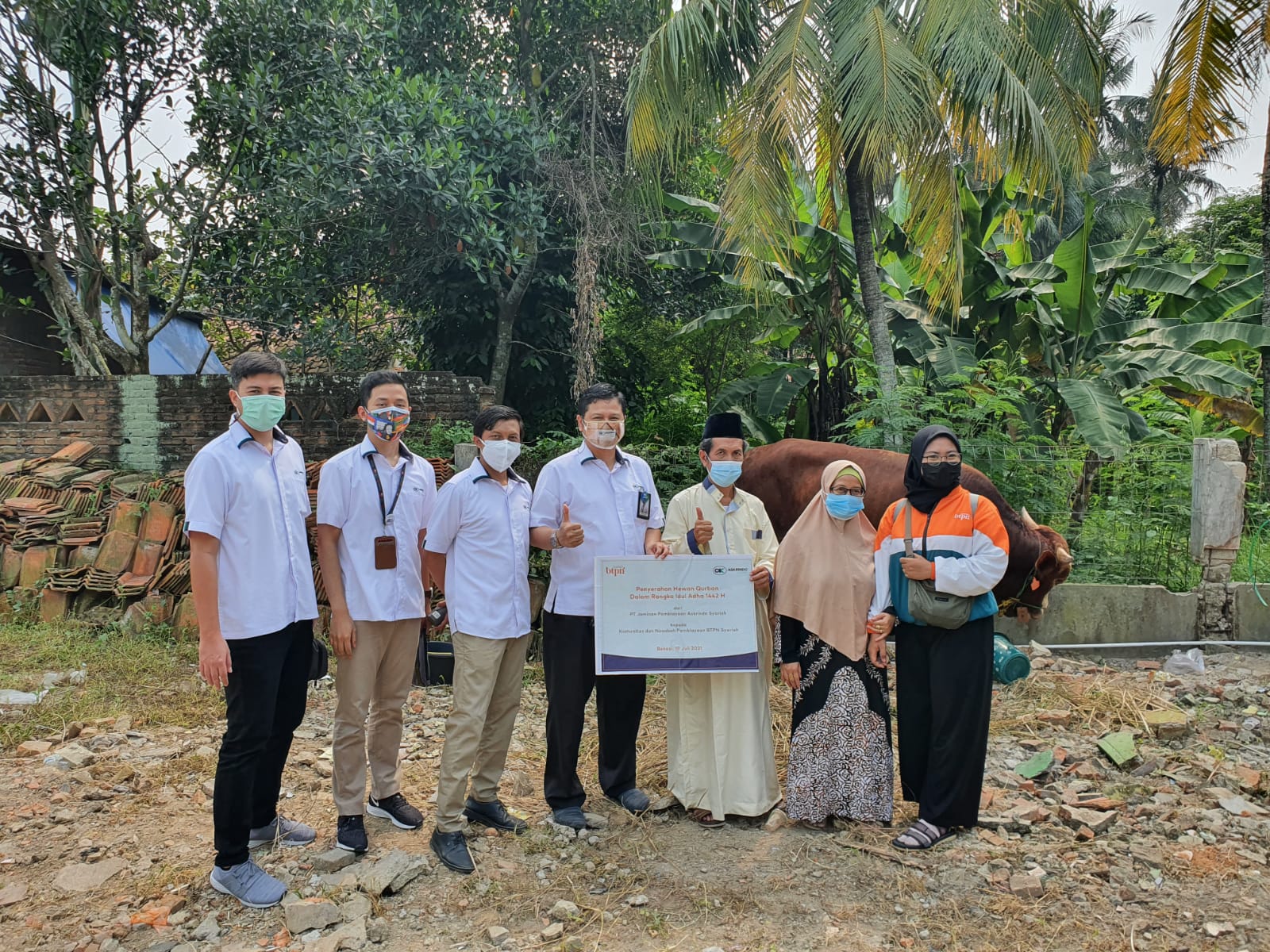 Askrindo Syariah Menyerahkan Hewan Qurban Kepada BTPN Syariah