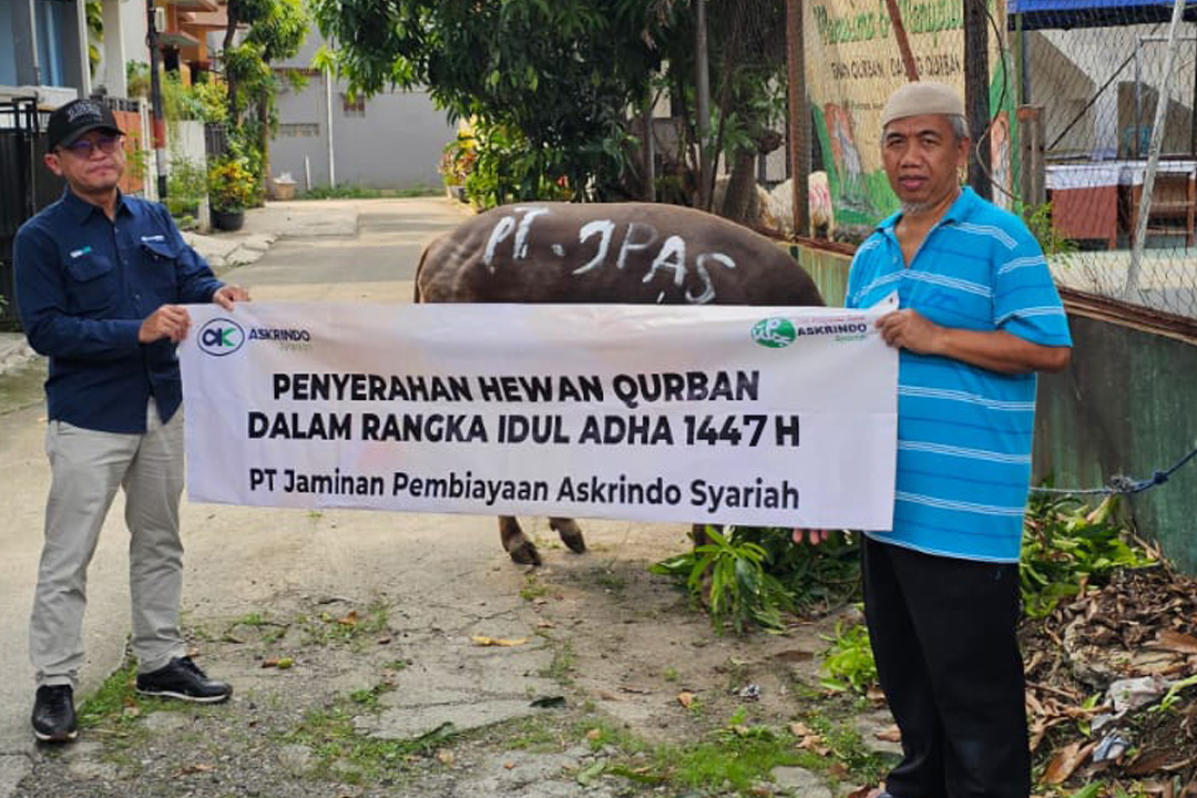 Askrindo Syariah Serahkan Hewan Kurban dalam rangka Iduladha 1447 H