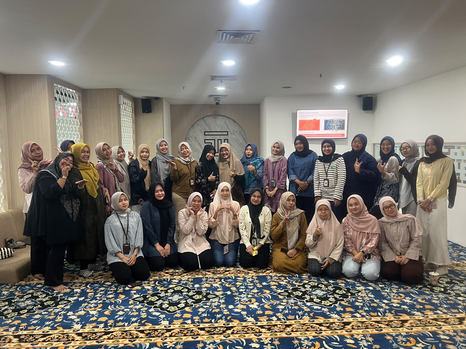 Askrindo Syariah Gelar Tausiah Jumat Keputrian Bahas Overthinking dan Tawakal