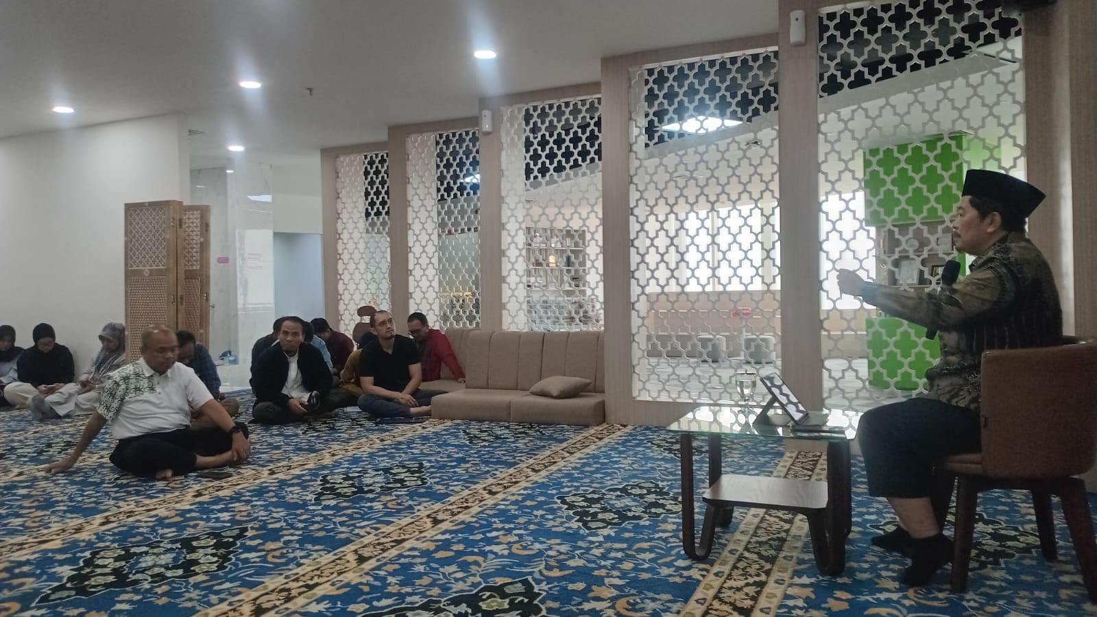 Askrindo Syariah Gelar Tausiah Jumat Bahas Lima Perkara yang Mengubah Sifat Baik