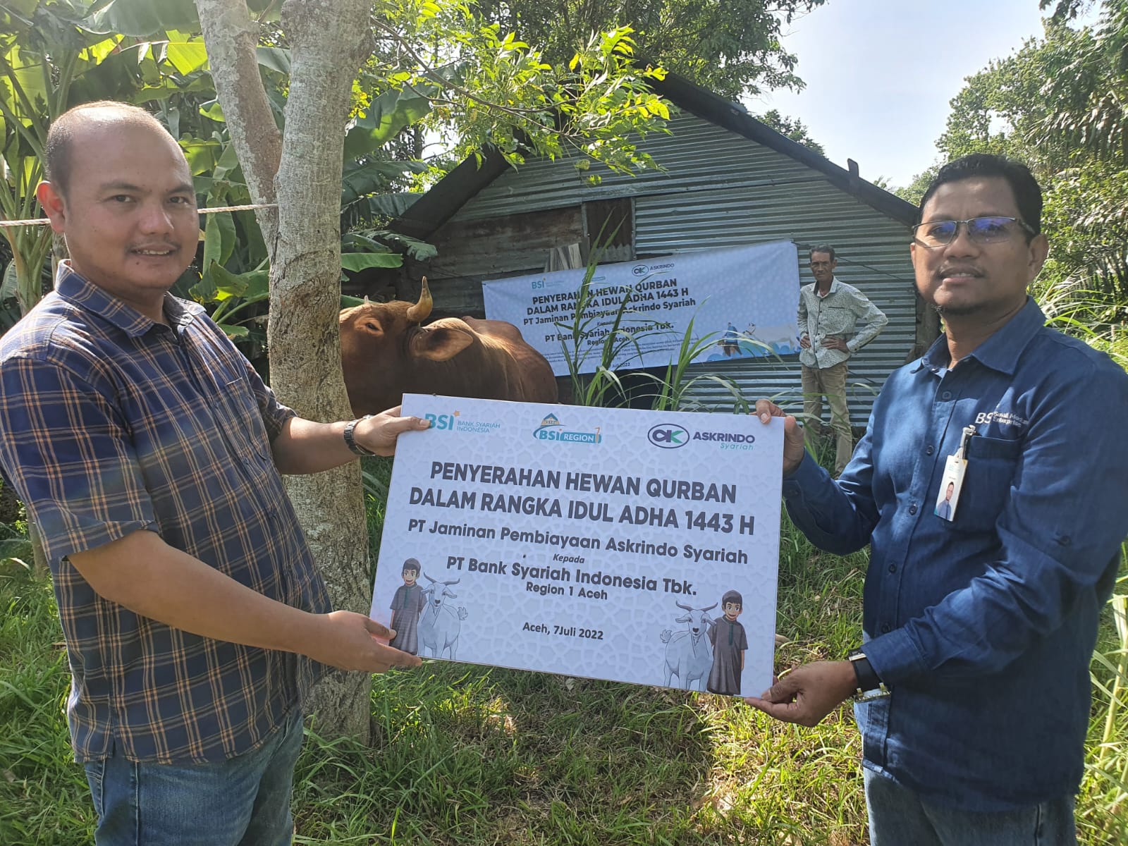 Askrindo Syariah Menyerahkan Hewan Qurban, Memperingati Idul Adha 1443 H