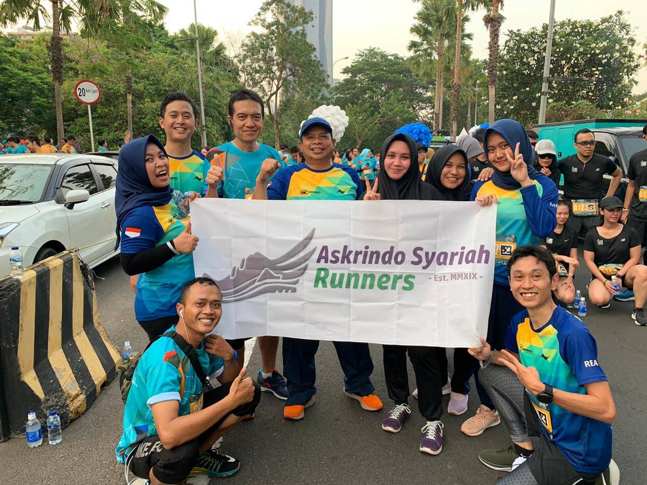 Manajemen dan Staf Askrindo Syariah Mengikuti Sun Down Run 2019